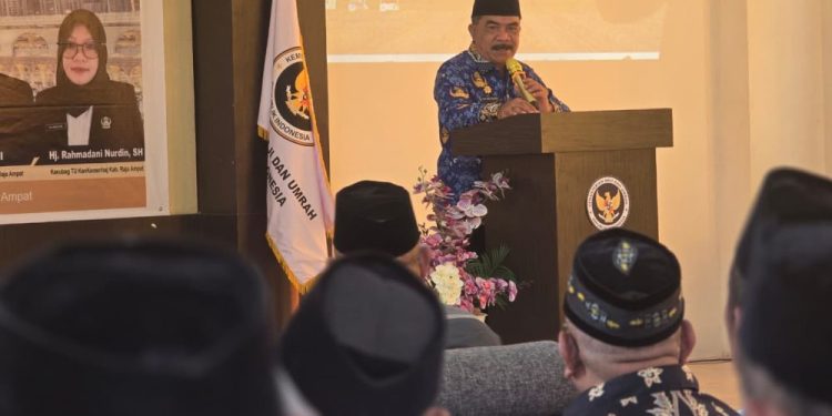Wakil Bupati Raja Ampat Melepas 24 Calon Jemaah Haji