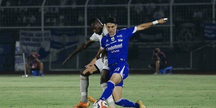 Persib Bandung Raih Kemenangan Dramatis 4-2 atas Bhayangkara FC