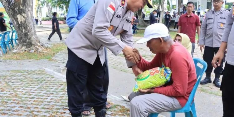 Polda Aceh Bagikan 2,5 Ton Beras pada Peringatan May Day