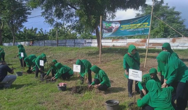 Peringatan HUT ke-80 Persit KCK di Sumenep Diwarnai Aksi Tanam Pohon