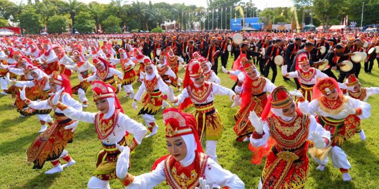 Banyuwangi Rayakan Hardiknas 2026 dengan Pagelaran Seni Kuntulan Ewon