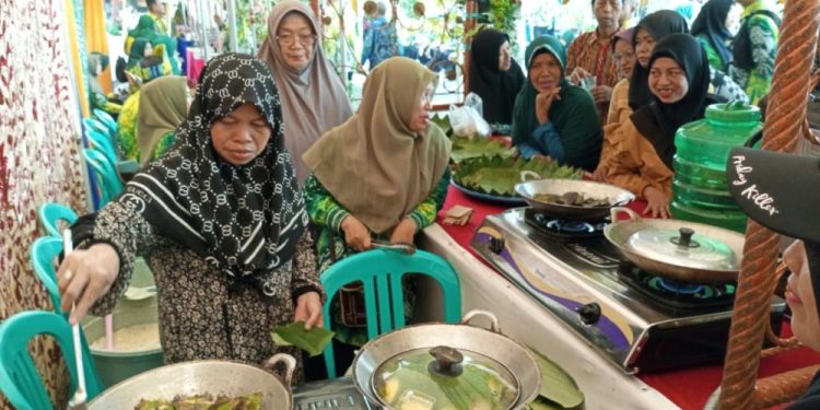 Ribuan Warga Serbu Stand Kuliner Gratis di HUT ke-74 Hulu Sungai Utara