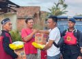 Brimob Polda Jambi Salurkan Bantuan untuk Korban Banjir di Muaro Jambi