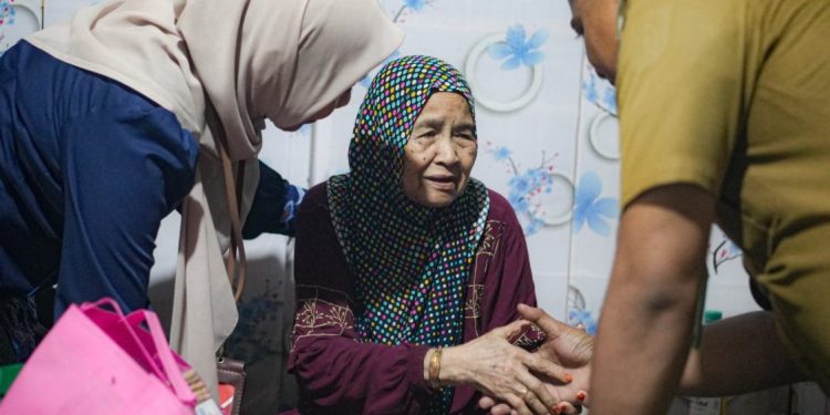 DP3APMP2KB Banjarbaru Kunjungi Keluarga Almarhumah Ustazah HN
