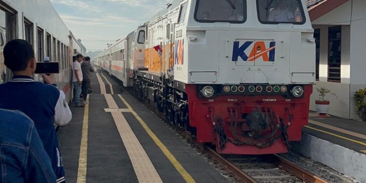 Lonjakan Penumpang Commuter Line Surabaya Selama Libur Panjang