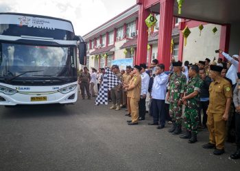 Pemkab Sambas Resmi Berangkatkan 19 Calon Haji ke Tanah Suci