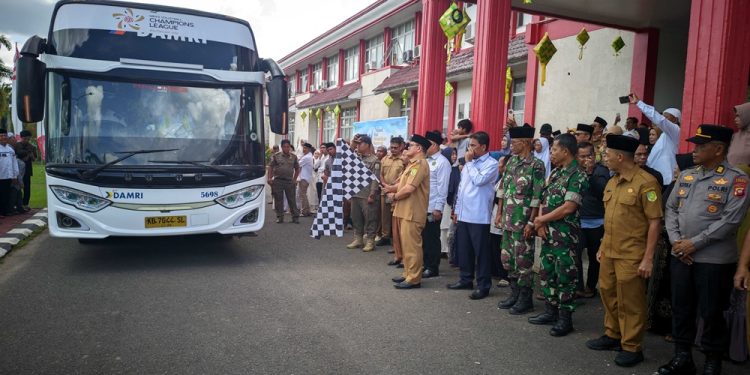 Pemkab Sambas Resmi Berangkatkan 19 Calon Haji ke Tanah Suci
