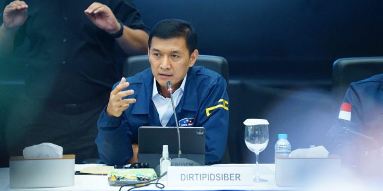 Penangkapan Buronan Interpol Kasus Penipuan Online Internasional di Bandara Soekarno-Hatta
