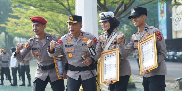 Polwan Purwakarta Raih Penghargaan di Kemala Run Bali