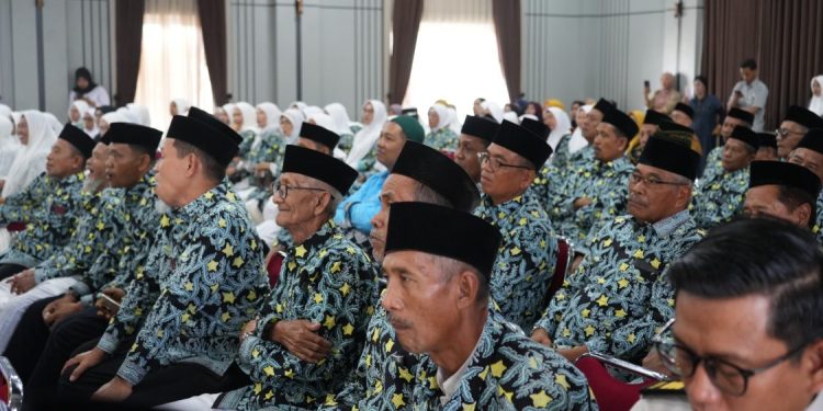 Bupati Morowali Resmi Lepas 104 Calon Jemaah Haji Kloter 9