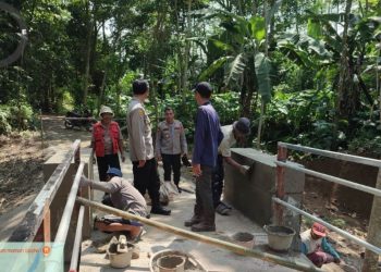 Polisi Pantau Progres Pembangunan Jembatan Merah Putih Presisi di Cikaduen