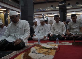 Calon Jemaah Haji Balangan Laksanakan Salat Hajat Sebelum Keberangkatan