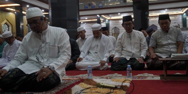 Calon Jemaah Haji Balangan Laksanakan Salat Hajat Sebelum Keberangkatan
