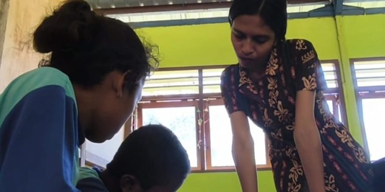Tunjangan Profesi Guru Menjadi Penopang Ekonomi Bagi Yustina di NTT