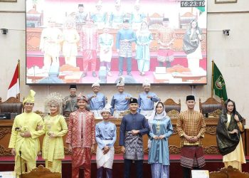 DPRD Kota Batam Sahkan Perda LAM, Busana Adat Melayu Jadi Sorotan