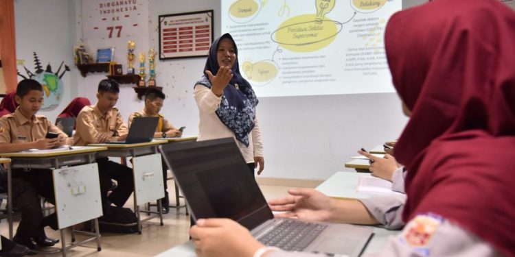 Kepastian Gaji Guru Non-ASN di Daerah Ditegaskan Lewat SE Mendikdasmen