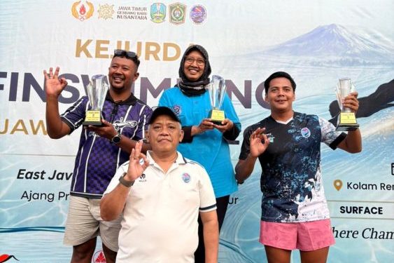 Surabaya Raih Gelar Juara Umum di Kejurda Finswimming Jatim 2026