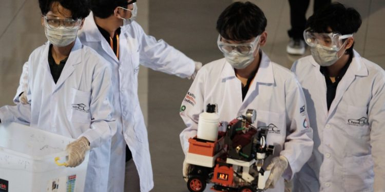 Tim Mahasiswa UGM Sukses Raih Tiga Penghargaan di Kompetisi Mobil Reaksi Kimia