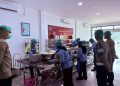 Sidokkes Polres Kutai Timur Pastikan Keamanan Menu MBG Melalui Uji Organoleptik
