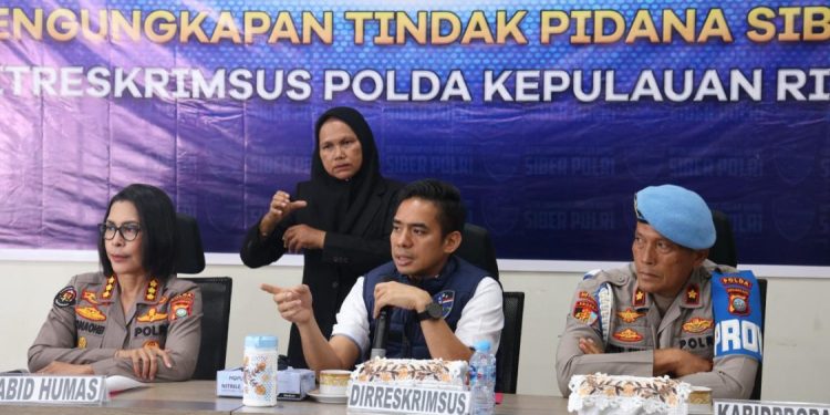Polda Kepri Bongkar Jaringan Judi Online yang Dikelola WNA di Batam