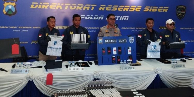 Polda Jatim Ungkap Kasus Registrasi SIM Card Ilegal, Tiga Tersangka Ditahan