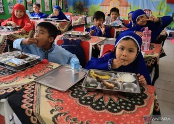 Kemenkes Distribusikan 8 Miliar Porsi Makan Bergizi Gratis Sejak 2025