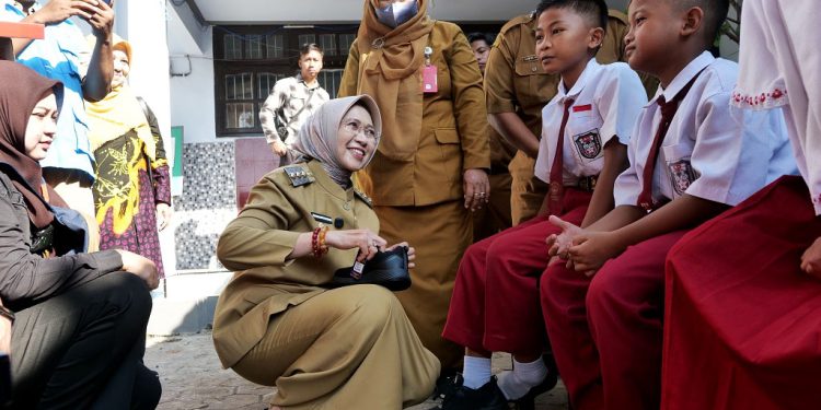 Sekolah di Lumajang Jadi Titik Deteksi Keluarga Rentan