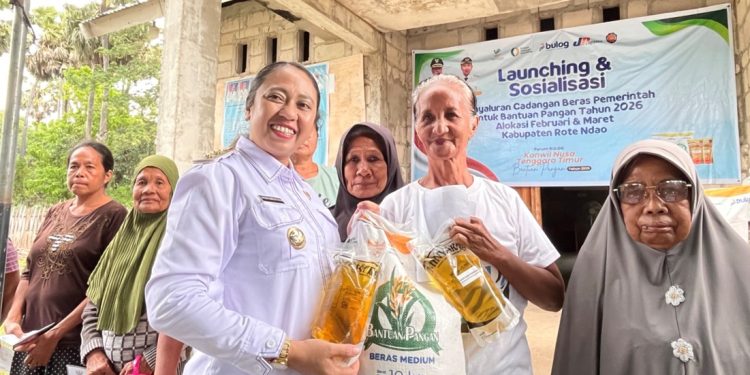 Pemkab Rote Ndao Distribusikan Bantuan Pangan untuk Perkuat Ketahanan Masyarakat