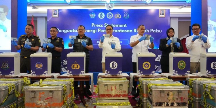 Pemusnahan Ratusan Ribu Lembar Uang Palsu oleh BI dan Bareskrim Polri