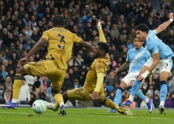 Manchester City Dekati Arsenal dalam Persaingan Trofi Premier League 2025/2026
