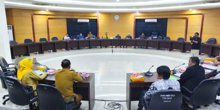 DPRD Gorontalo Sampaikan Petuah Adat kepada Kadis Kominfotik Baru