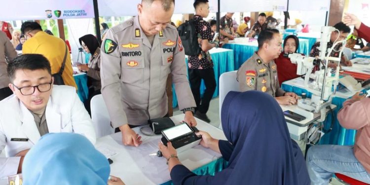 Polda Jawa Timur Adakan Bakti Sosial dan Kesehatan di Nganjuk