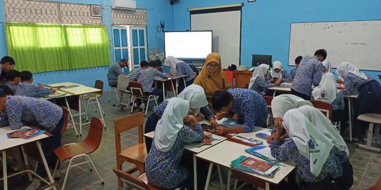 SKILLSTEPPER MELATI: Inovasi Pembelajaran Bahasa Inggris di SMP N 1 Paringin