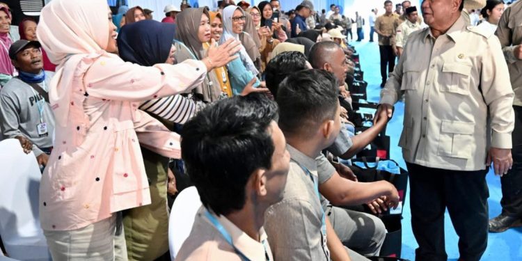 Presiden Prabowo Hadiri Panen Raya Jagung di Tuban, Petani Sambut Antusias
