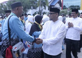 Sekda Banda Aceh Lepas 114 Calon Jemaah Haji Kloter 12