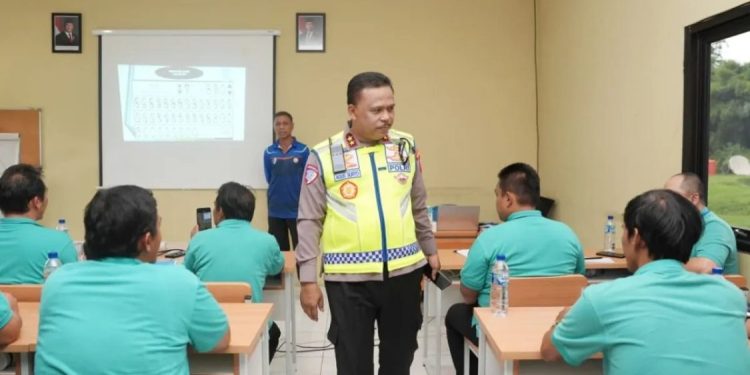 Korlantas Polri dan Green SM Adakan Pelatihan untuk Pengemudi Taksi