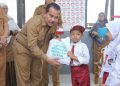 Pemkab Siak Berikan Seragam Gratis untuk Siswa di Sungai Apit