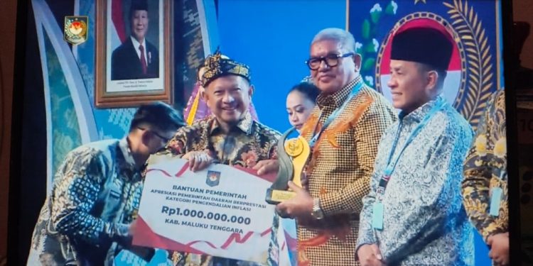 Maluku Tenggara Raih Penghargaan Pengendalian Inflasi Terbaik III