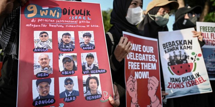 Pemeriksaan Kesehatan Relawan Indonesia di Turkiye Usai Dibebaskan dari Israel