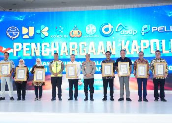 Polri Anugerahkan Penghargaan kepada Kementerian dan Lembaga Pendukung Operasi Ketupat 2026