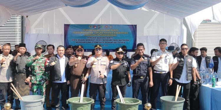 Bupati Kepulauan Meranti Tegaskan Keseriusan Perangi Narkoba dalam Pemusnahan 26 Kilogram Sabu