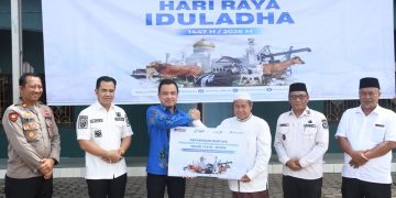 PT Pelindo Salurkan Bantuan Hewan Qurban di Pulang Pisau