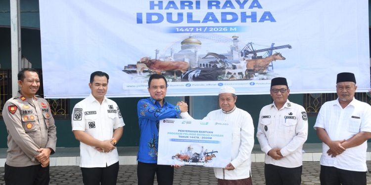 PT Pelindo Salurkan Bantuan Hewan Qurban di Pulang Pisau