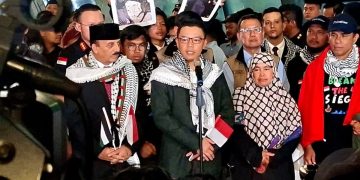 Menlu RI Sambut Kepulangan Sembilan WNI dari Israel