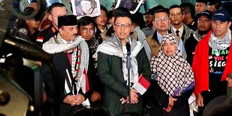 Menlu RI Sambut Kepulangan Sembilan WNI dari Israel