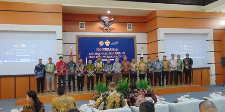 BPK Kalbar Serahkan Laporan Keuangan Daerah dengan Opini WTP