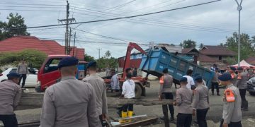 Brimob Tingkatkan Upaya Pembersihan Pascabanjir di Morowali