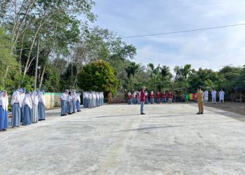SMA Negeri 2 Juai Adakan Upacara Bersama Kepala DPLH Balangan untuk Dukung Program Adiwiyata
