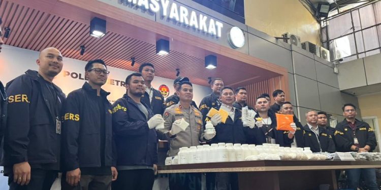 Polda Metro Jaya Bongkar Jaringan Obat Keras Ilegal di Bekasi