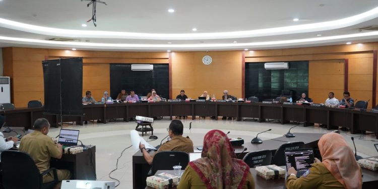 DPRD Gorontalo Bahas Regulasi TKA dan Iuran Pertambangan Rakyat